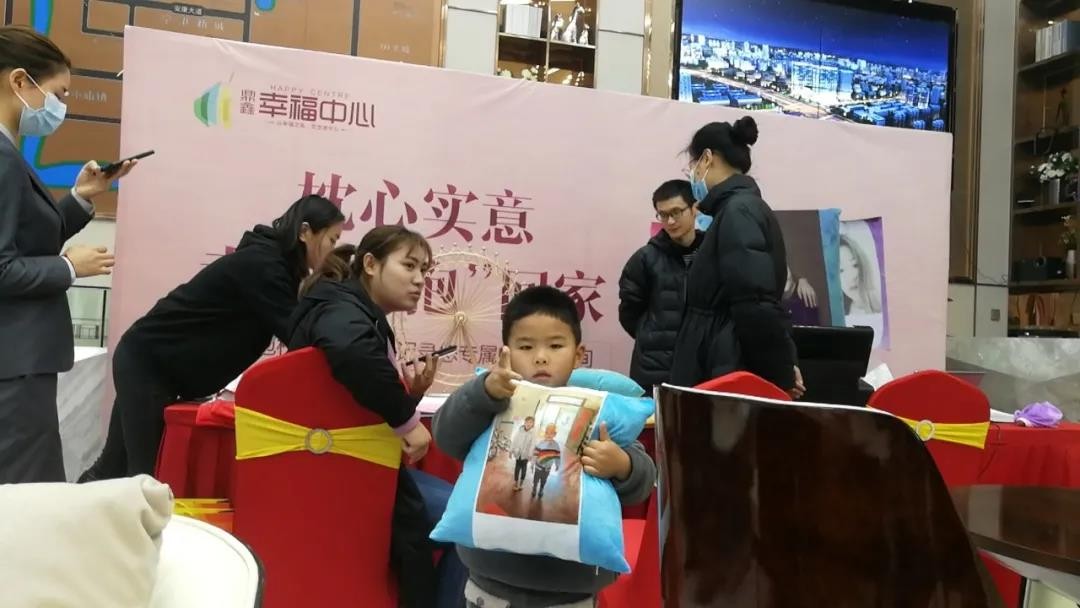 枕心實意 幸?！ぁ氨А被丶? />
                                    <p>枕心實意 幸福·“抱”回家<span style=